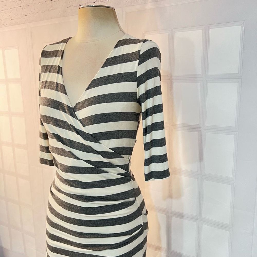 🔥🔥5 for $25🔥🔥 Nicole miller gray white striped ruched long sleeve bodycon dress - Picture 4 of 11